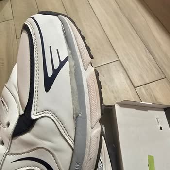 Kısa Sürede Deforme Olan Lumberjack Ayakkabı Ve Filo Mağazasının İlgisizliği