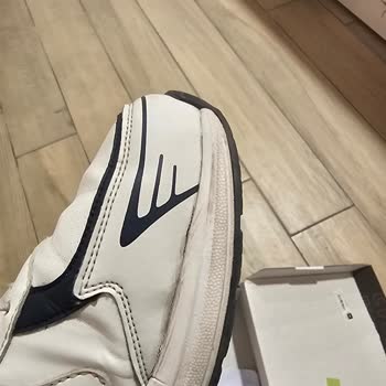 Kısa Sürede Deforme Olan Lumberjack Ayakkabı Ve Filo Mağazasının İlgisizliği