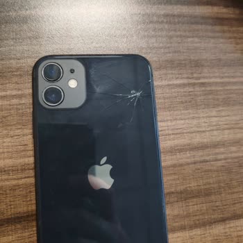 Batarya Değişimi Sırasında Telefonumun Arka Camı Kırıldı, Mağduriyetim Giderilmeli