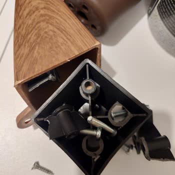 Koltuk Takımımızın Ayağı Kırıldı Servis Ücreti İçin Çözüm Sunulmuyor