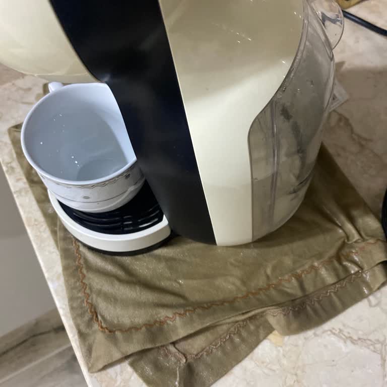 Kahve Makinem Su Kaçağı Yapıyor, Tamir İçin Yardım Bekliyorum