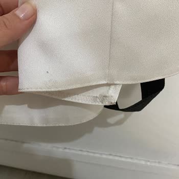 Nişanlık Elbisemdeki Lekeler Ve Mağazanın İade Reddi Mağduriyet Yaşattı