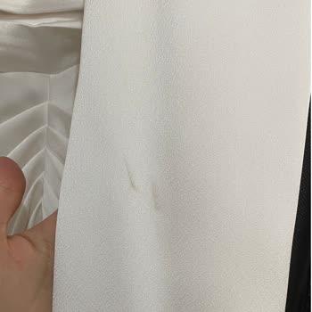 Nişanlık Elbisemdeki Lekeler Ve Mağazanın İade Reddi Mağduriyet Yaşattı