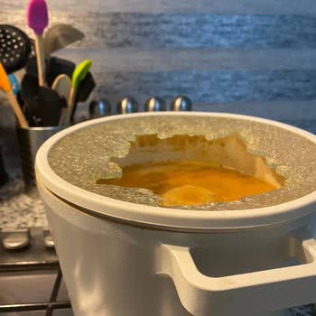 Neoflam Tencere Kapağı Yemek Yaparken Patladı, Mağduriyetimin Giderilmesini İstiyorum