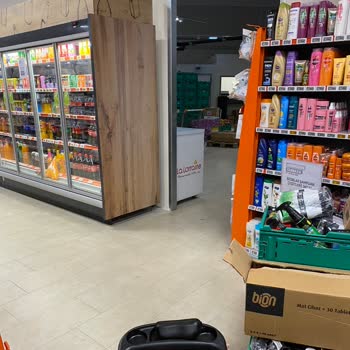 Kuşadası Migros'ta Alışveriş Çilesi: Yoğunluk, İlgisizlik Ve Güvenlik Sorunları
