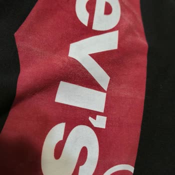 Levis Tişört İlk Yıkamada Kırmızı Renginde Solma Yaşadım