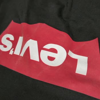 Levis Tişört İlk Yıkamada Kırmızı Renginde Solma Yaşadım