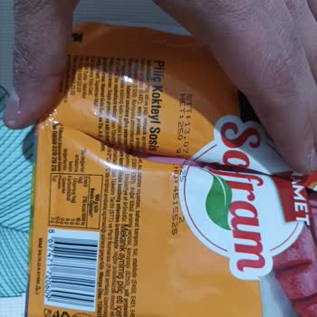 Namet Piliç Sosislerinde Tavuk Tüyü Şoku