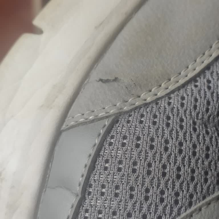 Skechers Ayakkabıda Çatlama Ve Garanti Sürecinde Mağduriyet