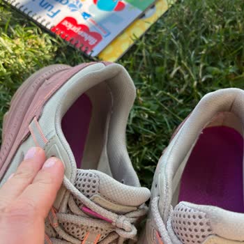 Skechers Outdoor Shoes Smell Terribly and Wore Out In Just 6 Months!