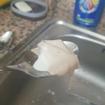 Pınar Süt'ten Bardağa Dökülen Şüpheli Parçalar Endişe Yarattı