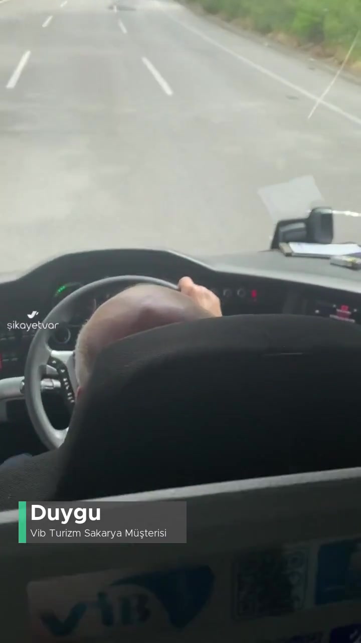 Vib Turizm Sakarya Otobüsünde Yüksek Sesle Müzik videonun kapak resmi