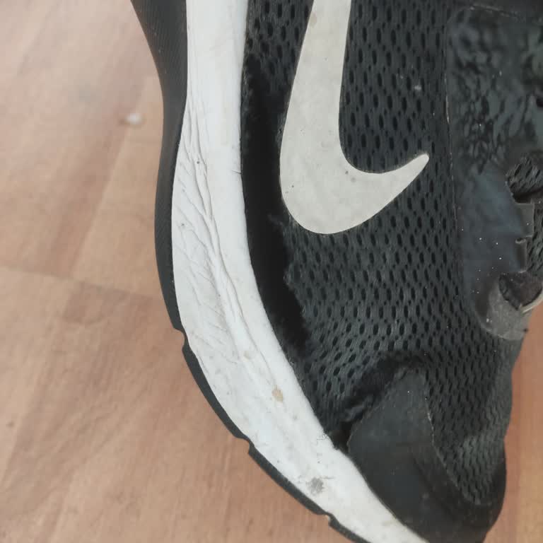 Kısa Sürede Deforme Olan Nike Ayakkabıdan Memnuniyetsizlik