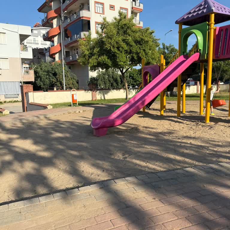 Park Zemininin Kötü Kokusu Çocukları Tehdit Ediyor