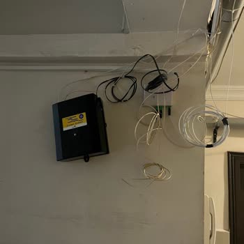 Sürekli Kesilen İnternet Ve Dayanıksız Dağıtım Kutusu Çilesi