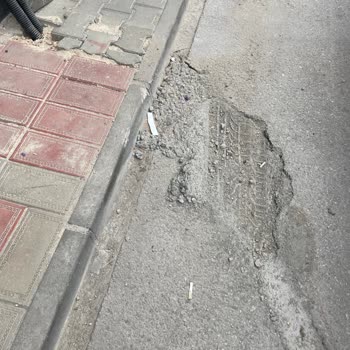 Fiber Altyapı Sonrası Sokakta Tehlikeli Ve Düzensiz Kazı Alanı Sorunu