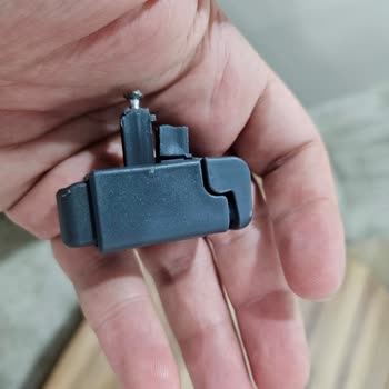 Oto Koltuğu ISOFIX Parçası Kırıldı, Yedek Parça Ve Geri Dönüş Sorunu