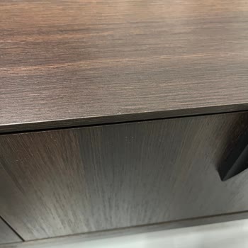 TV Ünitesi Kaplaması Kendi Kendine Dökülüyor: Fabrikasyon Hata!