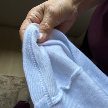 Eşofman Takımı Masmavi Boya Akıttı Eşyalarım Mahvoldu