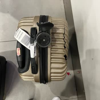 Kıbrıs Uçuşunda Parçalanan Valiz Ve Hasar Başvurusunda Yaşanan Mağduriyet