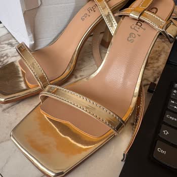 Sipariş Edilen Ayakkabı Yerine Yanlış Model Ve Renk Gönderildi