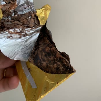 Aldığım Eti Bitter Çikolatanın Bir Sırası Eksikti Paketi Açılmamıştı