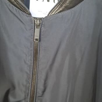 Zara'dan Aldığım Montun Deri Kısmı Döküldü, Mağaza Yardımcı Olmadı