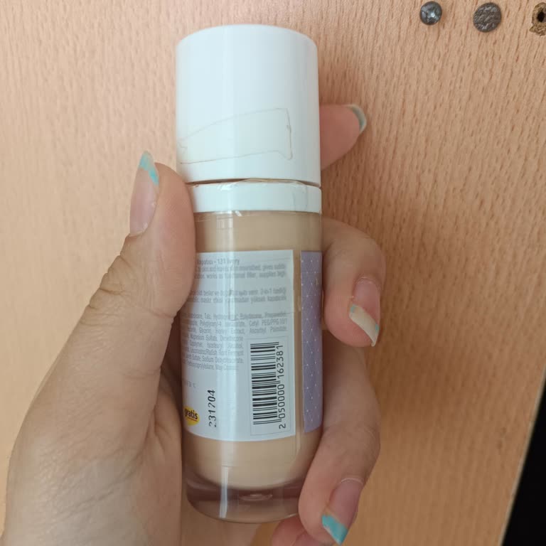 Aldığım Fondöten Yüzümde Ciddi Sivilce Ve Komedonlara Yol Açtı