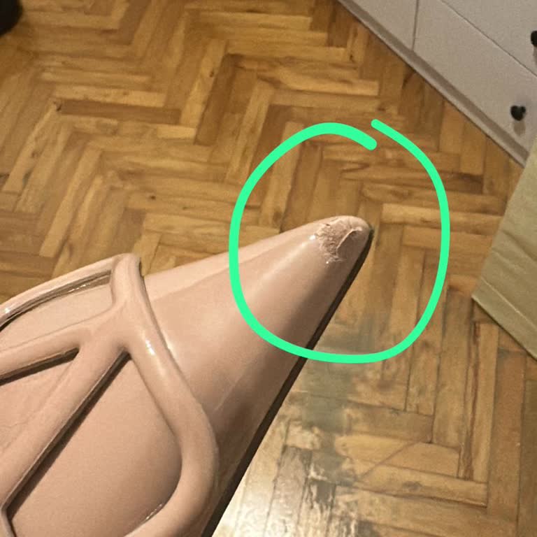 Bir Kez Giyilen Valentino Ayakkabının Önü Kalktı Beymen Çözüm Sunmadı