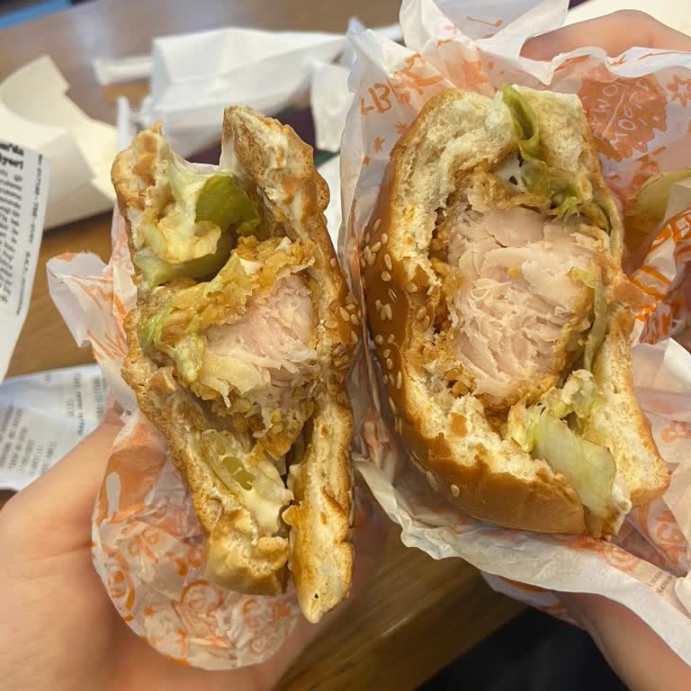 Popeyes'tan Aldığım Hamburger Çiğ Ve Kötü Kokuluydu