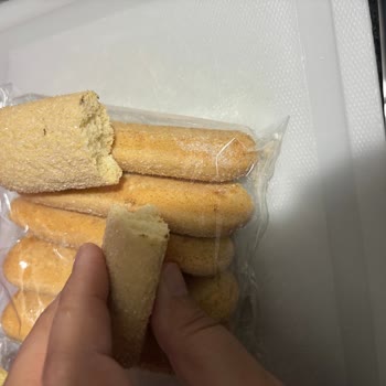 Pesotti Aldığım Kedi Dili Bisküvinin Altı Tıraşlanmış Ve Yumuşamış Çıktı