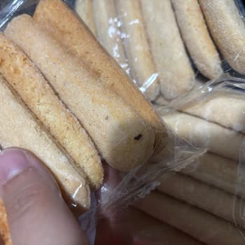 Pesotti Aldığım Kedi Dili Bisküvinin Altı Tıraşlanmış Ve Yumuşamış Çıktı