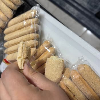 Pesotti Aldığım Kedi Dili Bisküvinin Altı Tıraşlanmış Ve Yumuşamış Çıktı