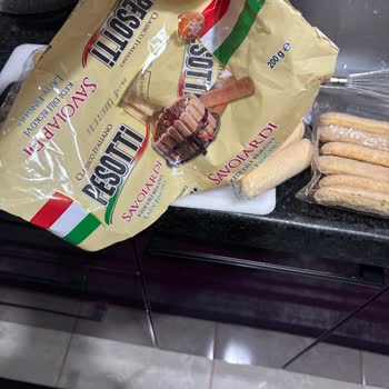 Pesotti Aldığım Kedi Dili Bisküvinin Altı Tıraşlanmış Ve Yumuşamış Çıktı