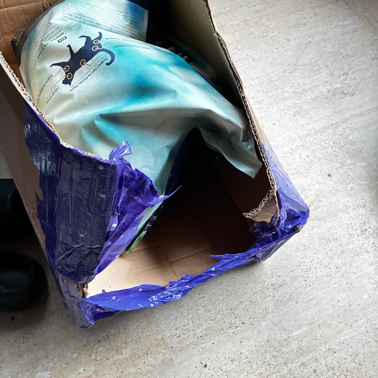 Eksik Ve Hasarlı Ürün Gönderimi İle İletişimsizlik Sorunu