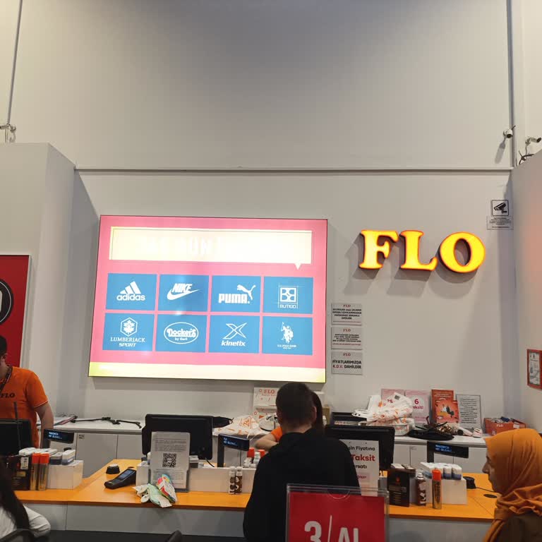 Kasalar Boş Çalışanlar İlgisiz Müşteriler Saatlerce Sıra Bekliyor