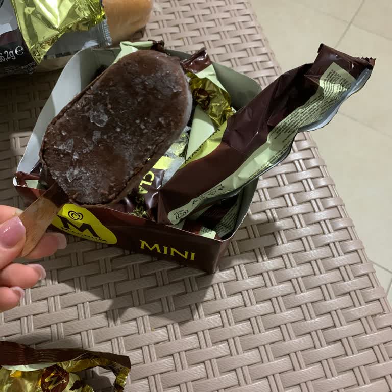 Aldığım Magnum Dondurmalar Buzlu Ve Kırık Çıktı!