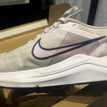 Aldığım Nike Ayakkabıda Kısa Sürede Sorunlar Ve İlgisiz Mağaza