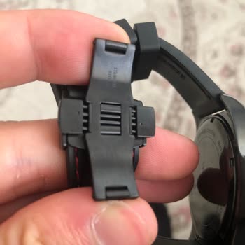 QNetten Alınan Bernhard H. Mayer Saat Sağlık Sorunlarına Yol Açtı