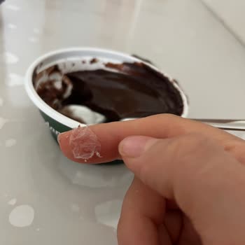 Aldığım Profiterolün İçinden Poşet Parçası Çıktı, Sağlığımız Tehlikede!