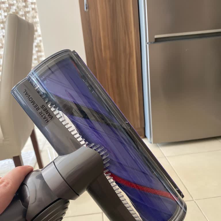 Yeni Alınan Dyson V10'un Başlığı İlk Kullanımda Arızalandı