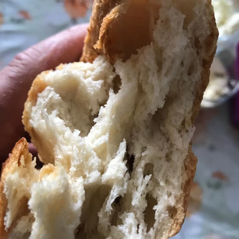 Ankara Halk Ekmek'ten Aldığımız Ekmeklerin İçi Hamur Kalıyor!