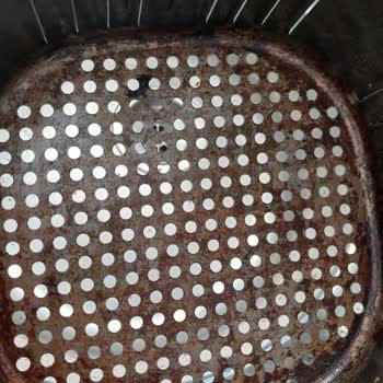 Kısa Sürede Paslanan Airfryer Haznesi Ve Yetersiz Servis Desteği