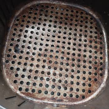 Kısa Sürede Paslanan Airfryer Haznesi Ve Yetersiz Servis Desteği