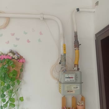 Fiber İnternet Kablosu Üst Katlara Korumasız Ve Özensiz Çekildi