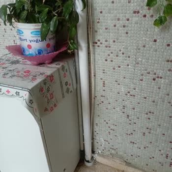 Fiber İnternet Kablosu Üst Katlara Korumasız Ve Özensiz Çekildi