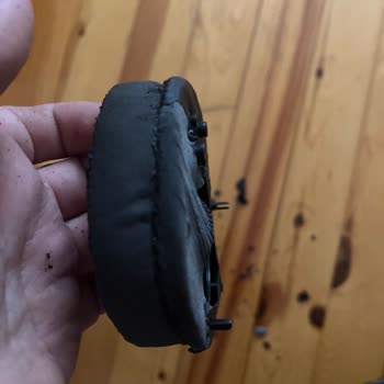 Kulaklık Pedleri Ve Kafa Bandı Soyulması Nedeniyle Yedek Parça Talebi