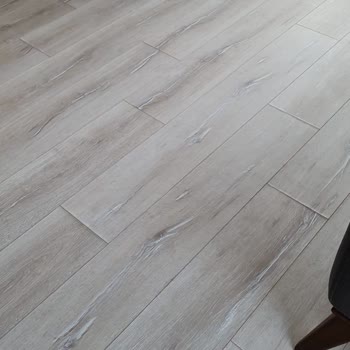 Yeni Döşenen Parke 2 Günde Kabardı, Firma Çözüm Sunmuyor