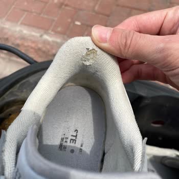 Lacoste Ayakkabının Tekinde Yırtılma Ve Çözüm Talebi