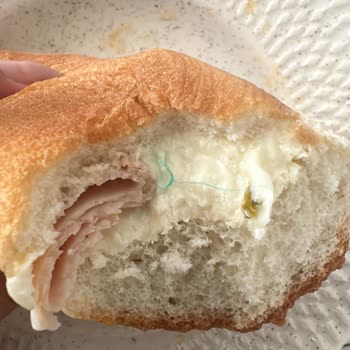 Sandviç İçinden Plastik Parça Çıkması Nedeniyle Güven Sorunu